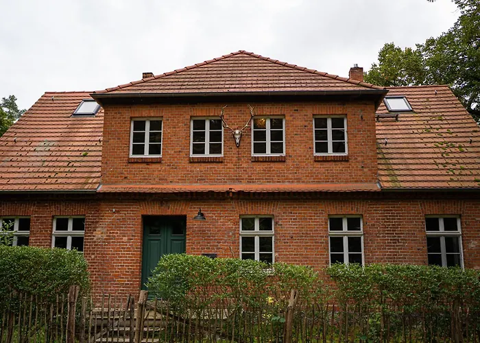 فيلة Wald- Und Seeidyll Im Historischen Forsthaus نيوروبين