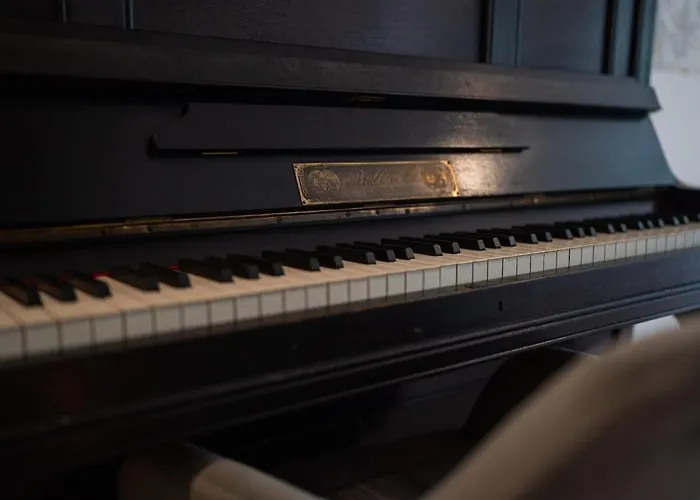 Wald- Und Seeidyll Im Historischen Forsthaus فيلة نيوروبين