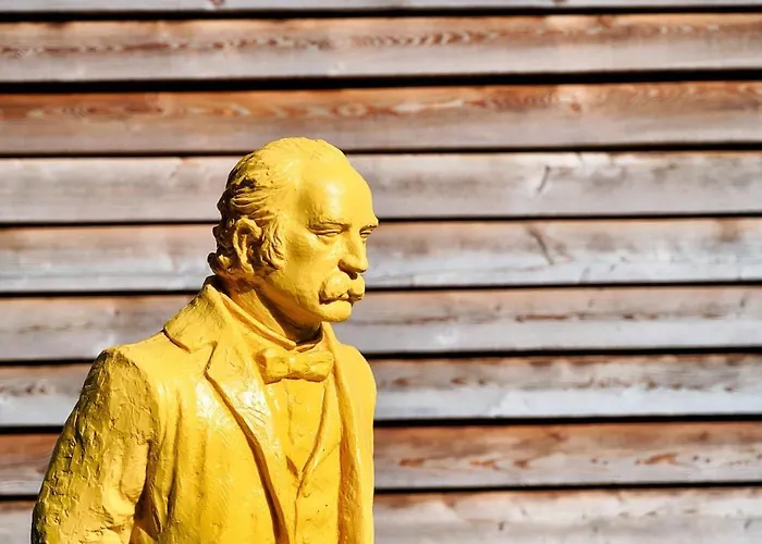 فيلة Wald- Und Seeidyll Im Historischen Forsthaus نيوروبين