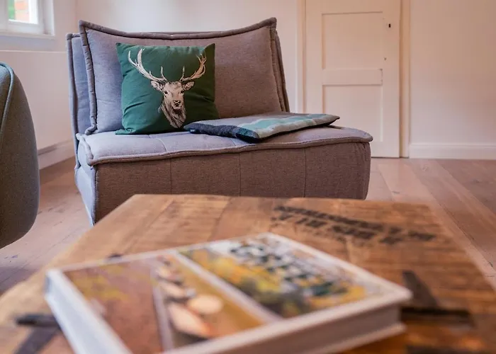 Wald- Und Seeidyll Im Historischen Forsthaus نيوروبين